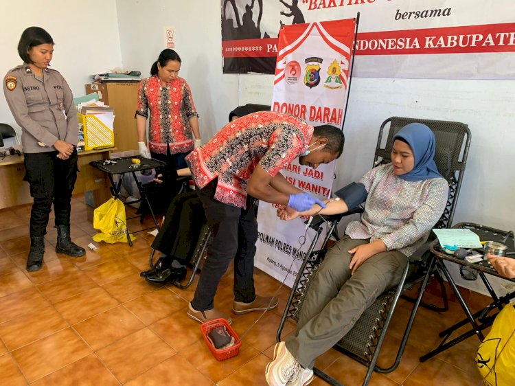 Aksi Donor Darah dalam rangka Peringatan Hari Jadi Polwan Ke-75 di Polres Manggarai