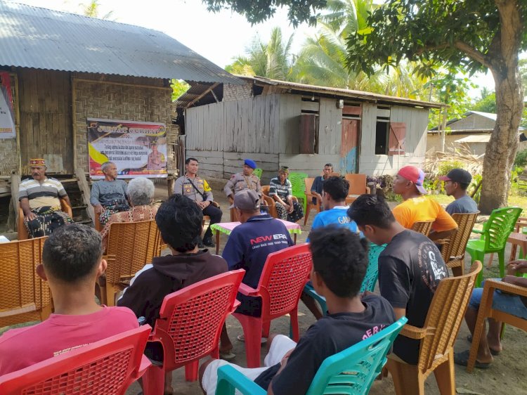 Polsek Reo Menggelar Kegiatan Jumat Curhat untuk Bahas Situasi Kamtibmas dan Interaksi Langsung dengan Masyarakat di Kelurahan Baru