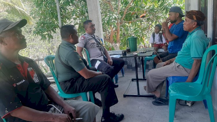 Bhabinkamtibmas dan Bhabinsa Kecamatan Cibal Lakukan Kegiatan Pencegahan TPPO di Kampung Runtu