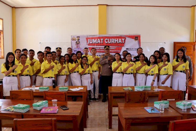 Kapolres Manggarai Gelar Kegiatan Jumat Curhat dengan Siswa SMAK Fransiskus Xaverius Ruteng