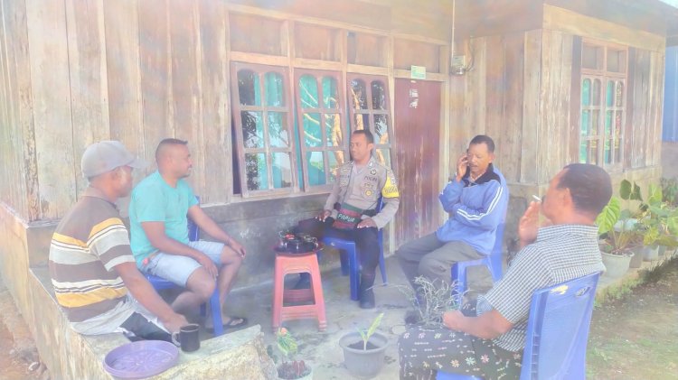 Laksanakan Sambang dan Patroli Dialogis, Bhabinkamtibmas Himbau Cegah TPPO di Kelurahan Compang Tuke