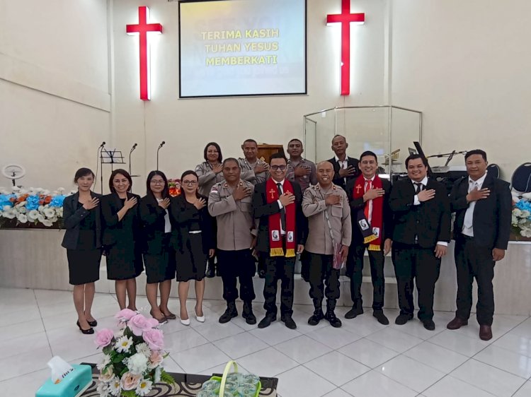 Gelar Minggu Kasih: Waka Polres Manggarai dan Anggota Polres Mengikuti Ibadah Mingguan