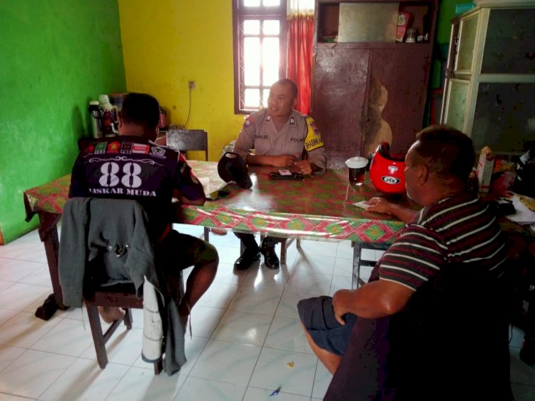 Bhabinkamtibmas Kecamatan Lelak, Kabupaten Manggarai, BRIPTU CHARLES DARWIN YANSEN Melakukan Patroli Dialogis untuk Pencegahan TPPO