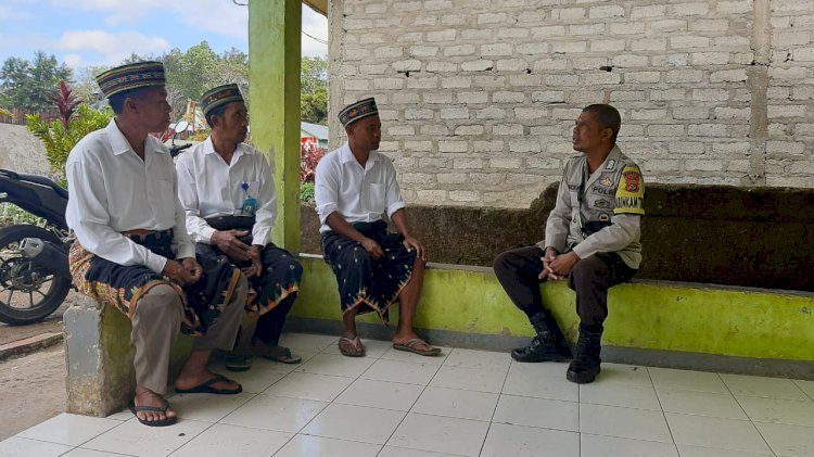 Bripka Semris Bell, Bhabinkamtibmas Kecamatan Reok Barat, Sosialisasikan Pencegahan Tindak Pidana Perdagangan Orang, Karhutla dan HPR