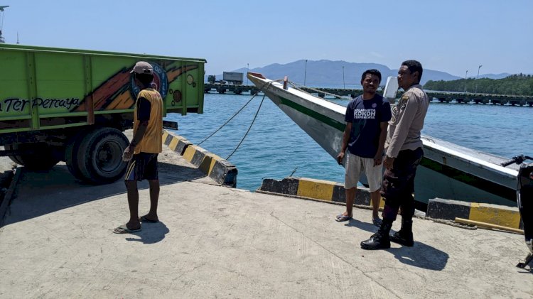 Pengamanan Aktivitas Bongkar Muat di Pelabuhan Laut Kelas II Reo oleh KP3 Laut Reo, Berjalan Lancar