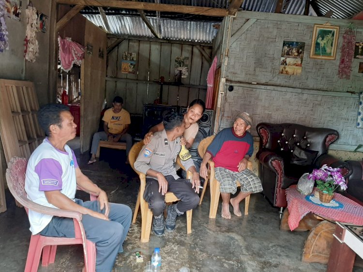 Petugas Bhabinkamtibmas Kecamatan Rahong Utara Sambangi Warga untuk Antisipasi Kasus TPPO