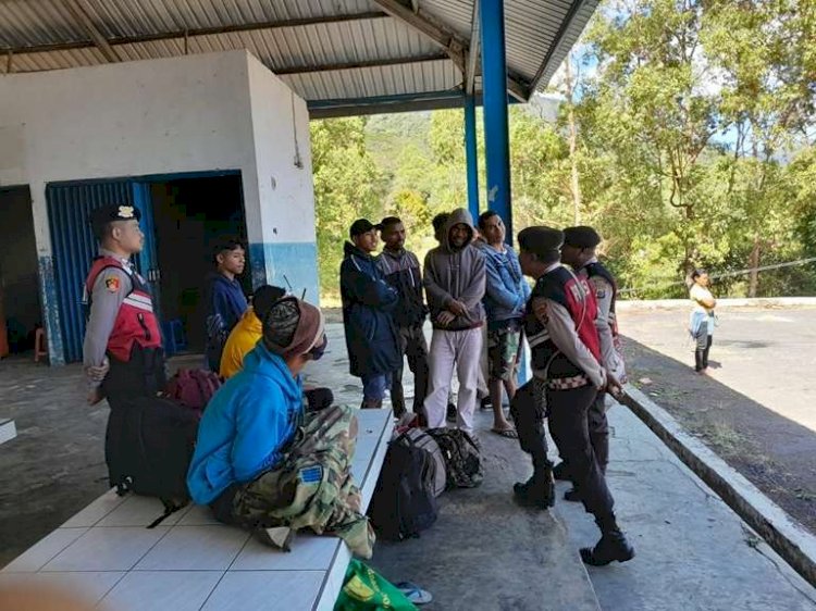Patroli Sabhara Ruteng: Polisi Gencar Lakukan Patroli Dialogis dan Pengaturan Arus Lalin