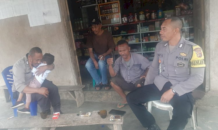 Cegah TPPO, BRIPKA Damasus S. Sunding, Bhabinkamtibmas Kecamatan Langke Rembong, Melakukan Sambang ke Rumah Warga