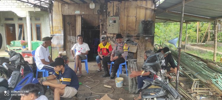 BRIPKA ADRIANUS G SUMAN, Bhabinkamtibmas Kecamatan Wae Ri'i, Melakukan Patroli dan Sambang di Dusun Ro'eng, sampaikan himbauan Kamtibmas