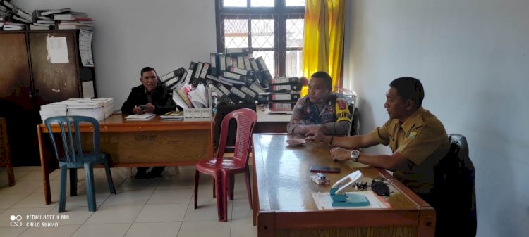 Waspada TPPO, Bripka Adrianus G Suman Berikan Himbauan Kamtibmas di Kantor Camat Wae Ri'i