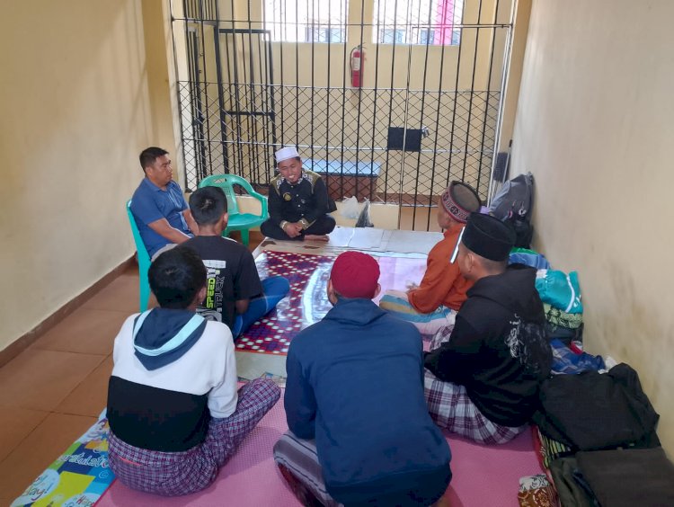Pembinaan Rohani di Rutan Polres Manggarai bagi Tahanan Beragama Islam
