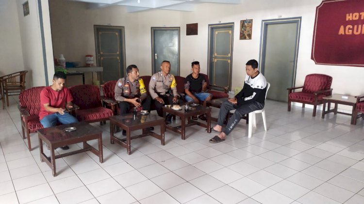 Bhabinkamtibmas Kecamatan Langke Rembong Sosialisasi Kamtibmas di Hotel Agung 1 Ruteng.