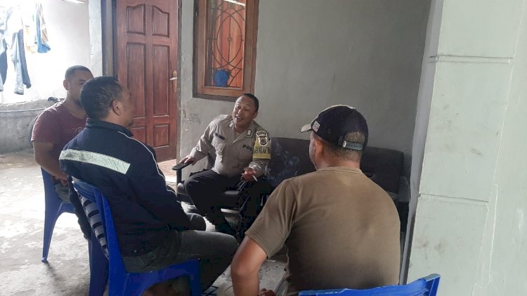 Upaya cegah TPPO, Bhabinkamtibmas Kecamatan Langke Rembong lakukan Sambang di kelurahan Pau.