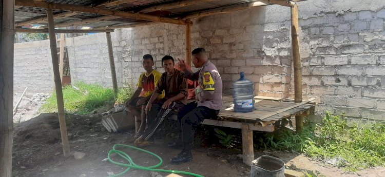 Sosialisasi Pencegahan TPPO, Karhutla dan HPR, Bhabinkamtibmas Kecamatan Ruteng Sambangi warga di Desa Pong Murung.