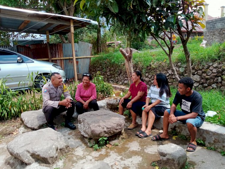 Bhabinkamtibmas Kecamatan Lelak Patroli dan Sambang di Desa Nanti, Sosialisasikan Pencegahan TPPO