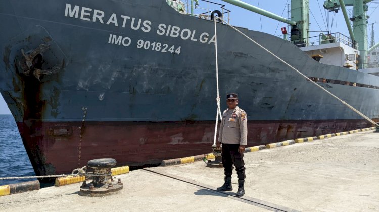 Pengamanan Aktifitas Bongkar Muat di Pelabuhan Laut Kelas II Reo Berlangsung Lancar