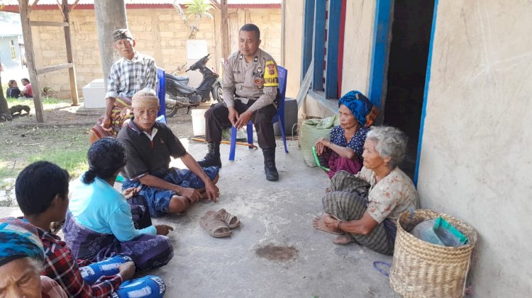 Bhabinkamtibmas Kecamatan Rahong Utara Sosialisasikan Pencegahan TPPO dan Himbauan Kamtibmas di Kampung Tia