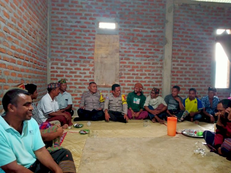 Patroli Dialogis Bhabinkamtibmas di Desa Pong Umpu, Kecamatan Lelak, Kabupaten Manggarai