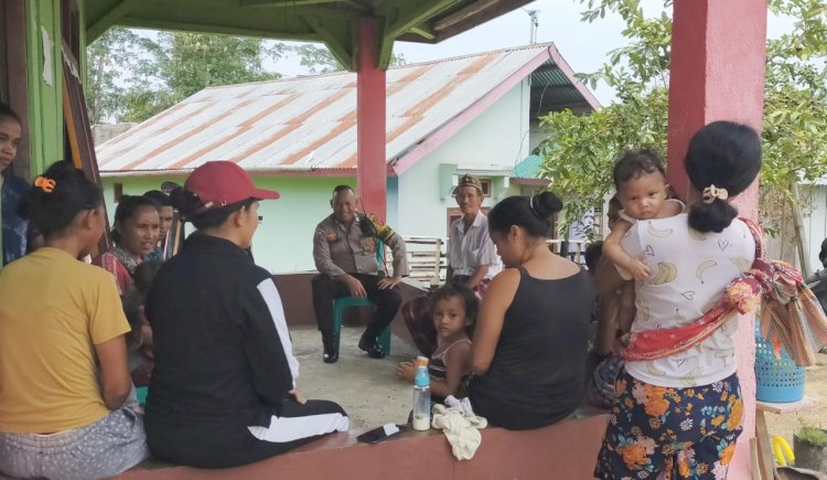 Bhabinkamtibmas Kecamatan Cibal, BRIPKA Albertus Rahmat, Sambangi Warga untuk Pencegahan Tindak Pidana Perdagangan Orang.