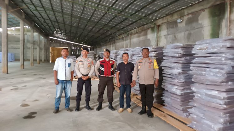Operasi Mantap Brata : Satuan Samapta lakukan Patroli dan pengecekan di Gudang Logistik KPU Kabupaten Manggarai