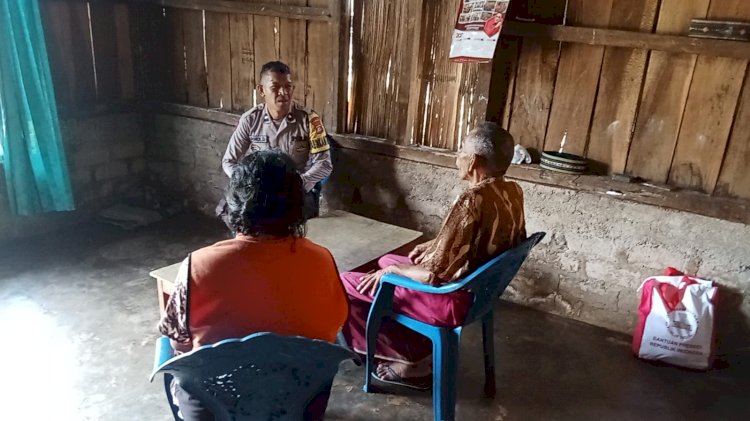 Bhabinkamtibmas Kecamatan Ruteng Salurkan Bantuan Sosial Presiden RI dan Sampaikan Himbauan Pemilu Damai dan Pencegahan TPPO