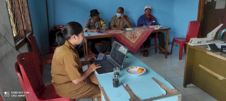 Patroli dan Sambang Bhabinkamtibmas BRIPKA ADRIANUS G SUMAN di Desa Ndehes Kecamatan Wae Ri'i Kabupaten Manggarai