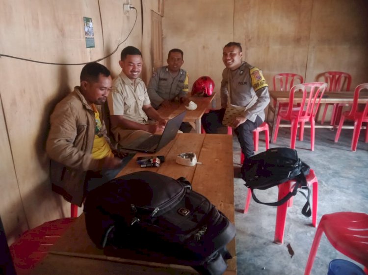 Patroli Dialogis Bhabinkamtibmas Kecamatan Lelak, Kabupaten Manggarai Menyampaikan Pesan Kamtibmas Dan Himbauan Pemilu Damai
