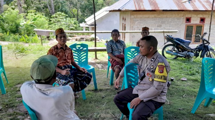 Bhabinkamtibmas Rahong Utara, Aipda Kornelius Jemarus Sosialisasi Pencegahan Berbagai Ancaman di Kampung Nanu, Desa Buar