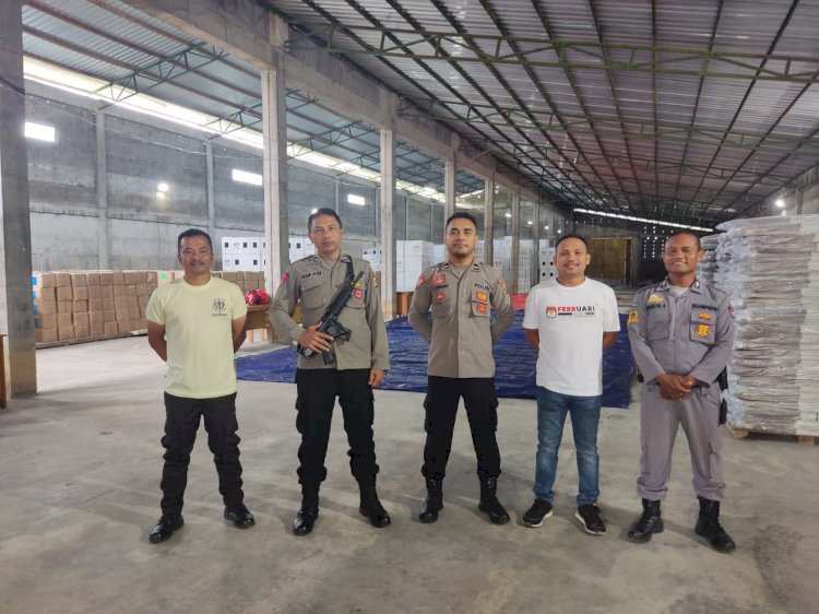 Operasi Mantap Brata: Polres Manggarai Tempatkan Personil Pengamanan Gudang Logistik KPU Kabupaten Manggarai