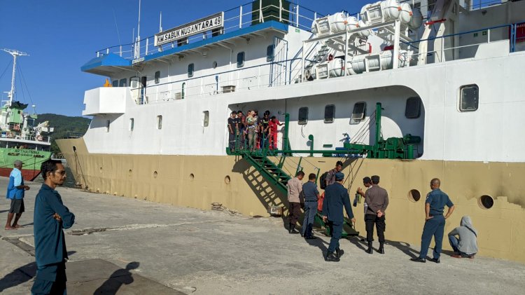 Pengamanan Kapal Penumpang SABUK NUSANTARA 49 di Pelabuhan Laut Reo