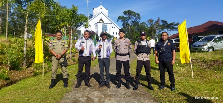 Personil Gabungan Lakukan Pengamanan Ibadah Misa Natal di Gereja-Gereja Kabupaten Manggarai