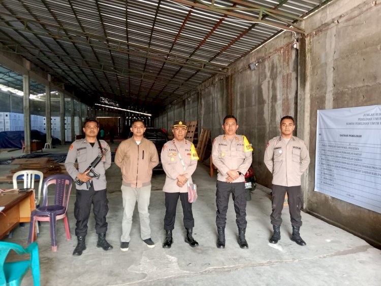 Operasi Mantap Brata: Waka Polres Manggarai Periksa Kesiapan Gudang Logistik KPU Kabupaten Manggarai