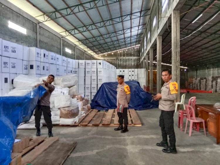 Operasi Mantap Brata: Waka Polres Manggarai Periksa Kesiapan Gudang Logistik KPU Kabupaten Manggarai