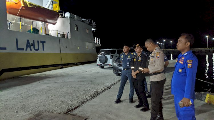 Pos Pengamanan Operasi Lilin Turangga 2023 di Pelabuhan Laut Reo lakukan Pengamanan Kapal Penumpang KM. Maloli.