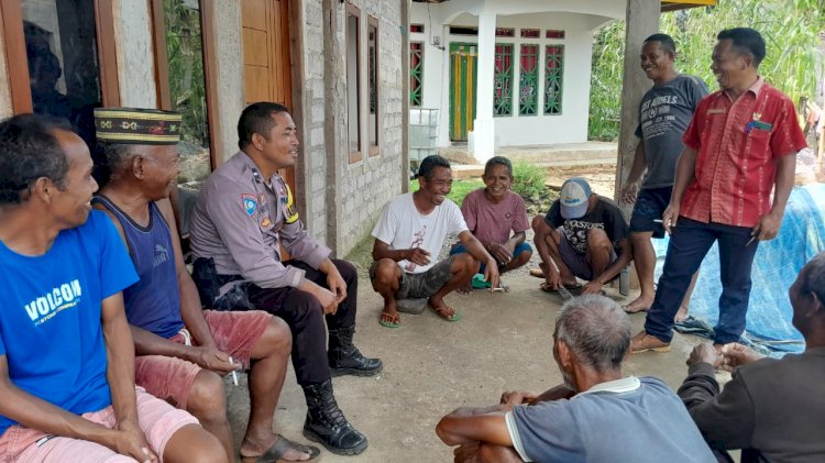 Bhabinkamtibmas : Sosialisasi Pencegahan TPPO, Bencana Alam, HPR, Kenakalan Remaja, dan Himbauan Pemilu Damai 2024 di Kampung Poka, Desa Benteng Tubi