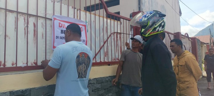 Personil Polres Manggarai Bersihkan dan Terapkan Ketertiban di Depan Asrama Polres