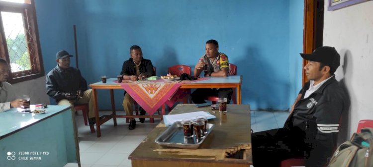 BRIPKA ADRIANUS G SUMAN Melaksanakan Giat Patroli dan Sambang di Desa Compang Ndehes, Kabupaten Manggarai