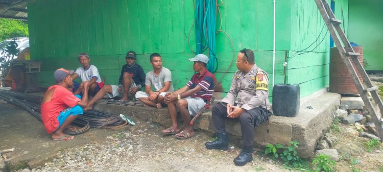 BRIPKA ALBERTUS RAHMAT Melakukan Kegiatan Patroli dan Sambang di Desa Kentol, Kecamatan Cibal, Kabupaten Manggarai