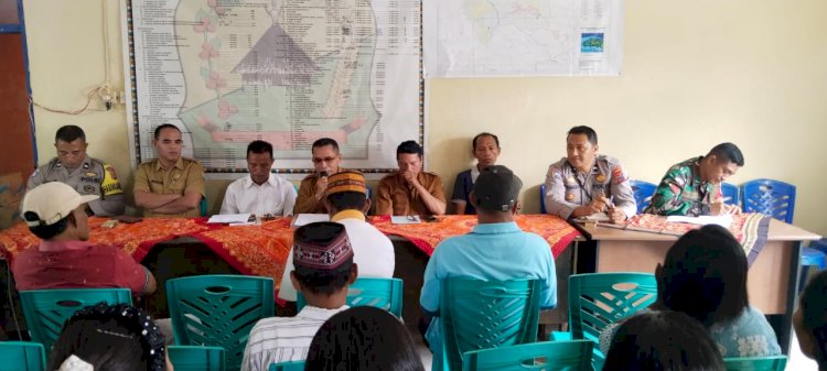 Hadiri Musrembangdes di Kantor Desa Buar, Kecamatan Rahong Utar, Aipda Fransiskus S. Maja sampaikan Himbauan Kamtibmas.