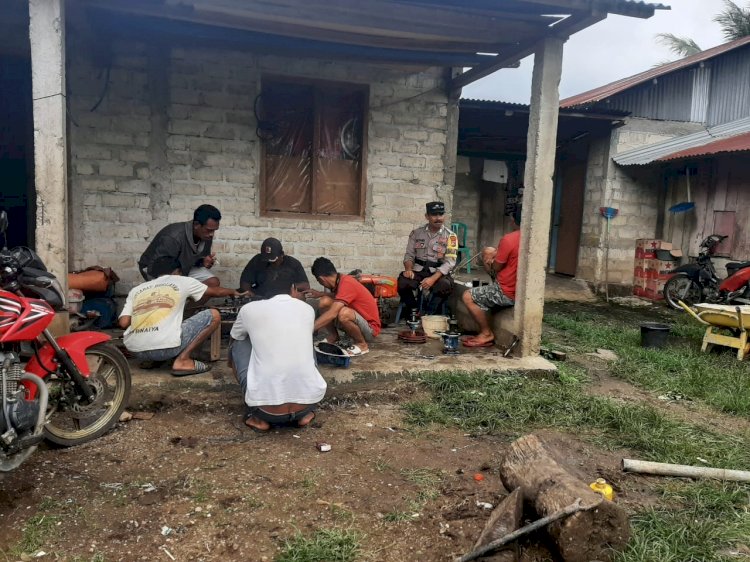 Bripka Stanislaus K. Tandi, Bhabinkamtibmas Kecamatan Reok Barat, Ajak Warga Sambi Jaga Kamtibmas dan Waspada Bencana Alam