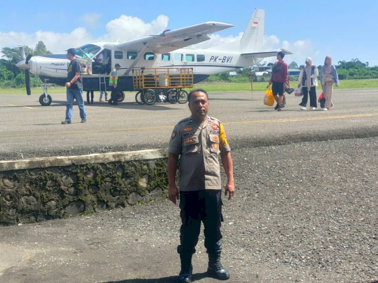 Pengamanan Pesawat Penumpang di Bandara Frans Sales Lega Ruteng Berlangsung Lancar