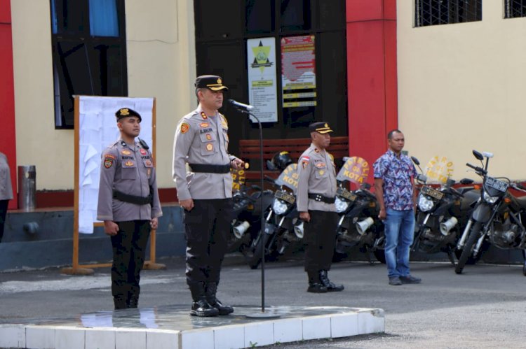 Kapolres Manggarai Pimpin Apel Pergeseran Pasukan Pengamanan Tps Pemilu 2024 Pada Operasi Mantap Brata Turangga 2023-2024 di Wilayah Hukum Polres Manggarai