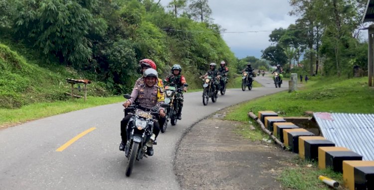 Patroli Gabungan TNI-Polri dan Sambang TPS Bersama Camat Cibal, dalam Proses Pemungutan Suara Pemilu Berlangsung Lancar