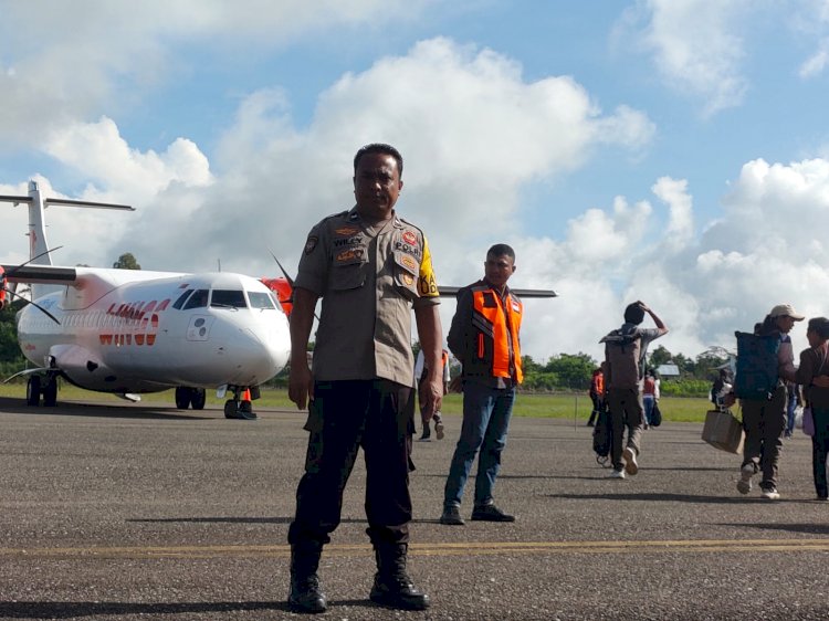 Pengamanan Pesawat Penumpang WINGS AIR ATR 72-600 di Bandara Frans Sales Lega Ruteng