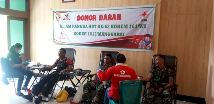 Personel Polres Manggarai Berpartisipasi dalam Kegiatan Bhakti Sosial Donor Darah untuk Memperingati HUT KOREM Ke-63 KOREM 161/Wira Sakti