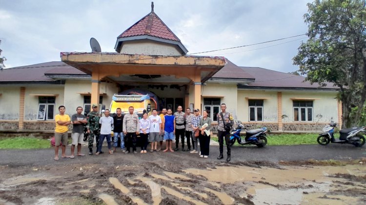 Operasi Mantap Brata  : Pengamanan dan Pengawalan Logistik Pemilu 2024 dari PPK Rahong Utara Tiba di Gudang KPU Kabupaten Manggarai.
