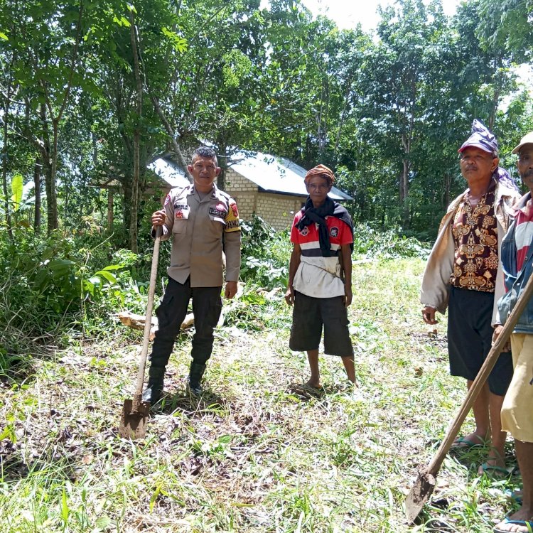 Bhabinkamtibmas Ruteng Bersama Warga Laksanakan Kegiatan Baksos Pembukaan Jalan Tani di Dusun Bung, Desa Bulan