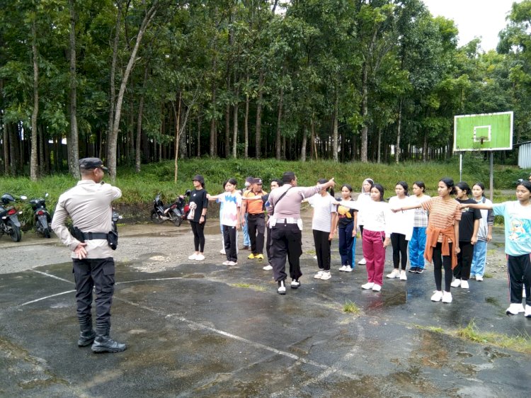 Satuan Binmas Polres Manggarai Gelar Pelatihan Peraturan Baris Berbaris untuk Mahasiswa UNIKA St. Paulus Ruteng