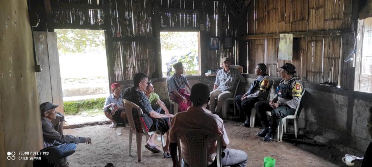 Bhabinkamtibmas Himbau Warga tentang Kamtibmas di Desa Golo Cador, Kecamatan Wae Ri'i