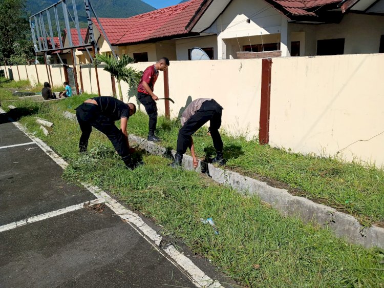 Sabtu Bersih : Personel Bintara Polri Remaja Polres Manggarai Laksanakan Korvei dan Bersihkan Lingkungan Mako Polres.